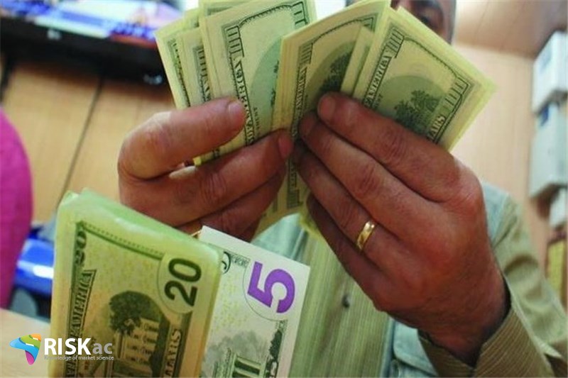 دولت حقوق را از فروش دلار می دهد